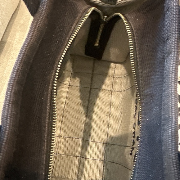 Marc Jacobs The Tote Bag - Picture 5 of 6